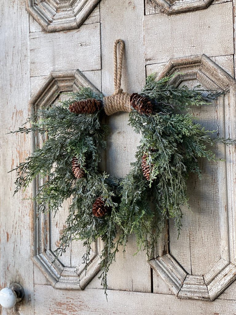 Silver Thread Cedar Wreath | 16"