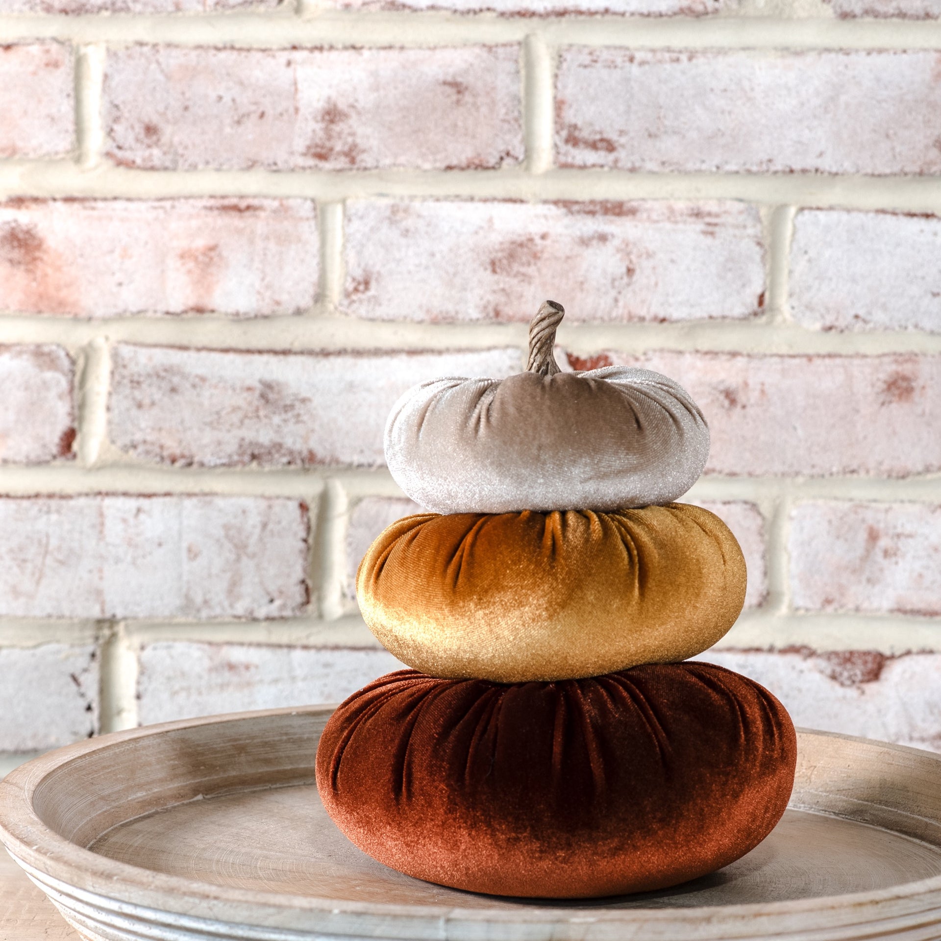 STACKED VELVET PUMPKIN